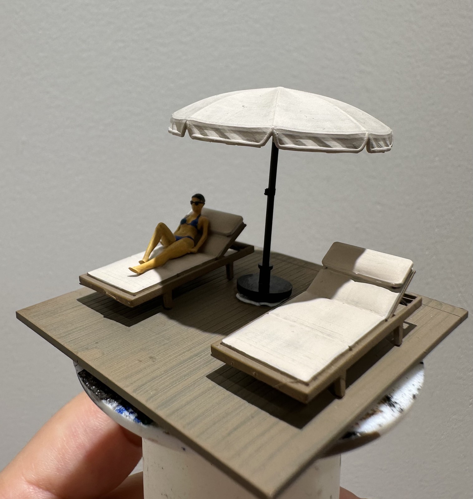 Diorama 1/64 Sun Bathing Micro - đánh giá và giá Tech Table Accessories